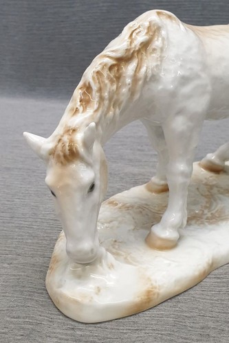 Porzellanfigur grasendes pferd - grasendes,